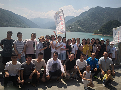 幫橙員工湖北宜昌旅游合影